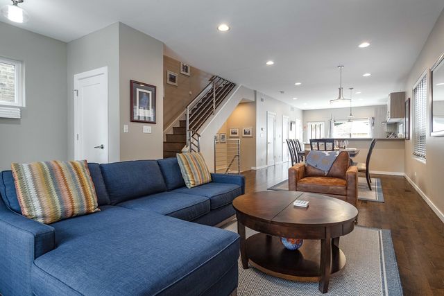 2535 W Haddon Avenue, Chicago, IL 60622