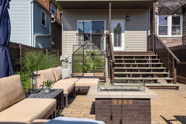 2535 W Haddon Avenue, Chicago, IL 60622