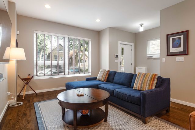 2535 W Haddon Avenue, Chicago, IL 60622
