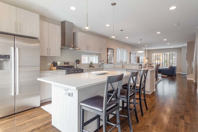 2535 W Haddon Avenue, Chicago, IL 60622