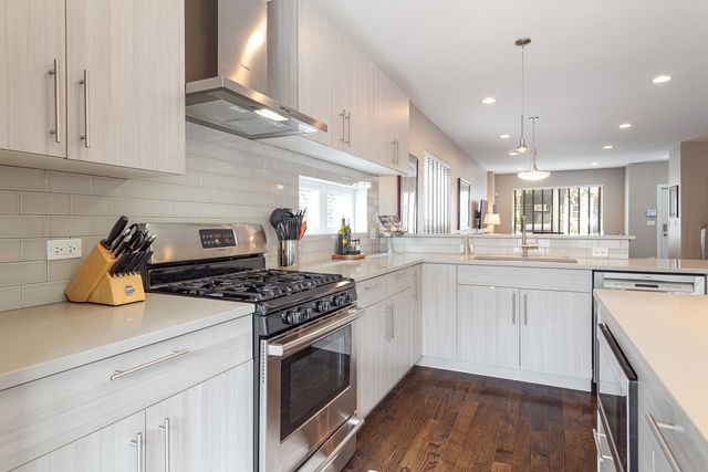 2535 W Haddon Avenue, Chicago, IL 60622