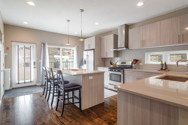 2535 W Haddon Avenue, Chicago, IL 60622