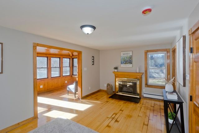 8 Summit Dr, Palmer, MA 01069