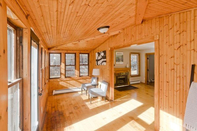 8 Summit Dr, Palmer, MA 01069