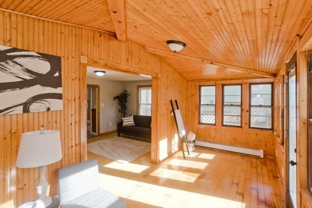 8 Summit Dr, Palmer, MA 01069