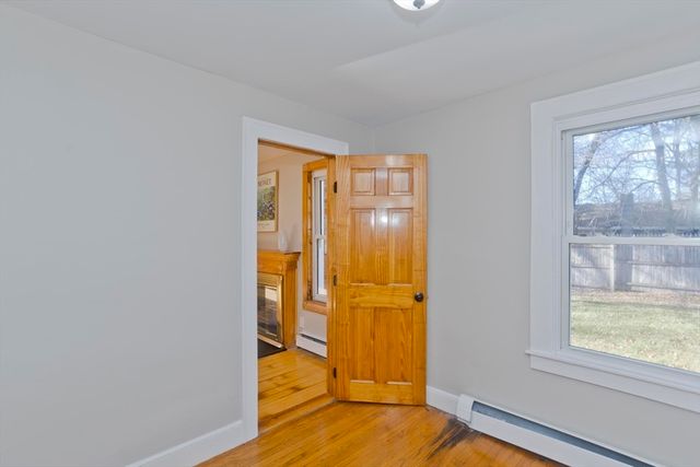 8 Summit Dr, Palmer, MA 01069