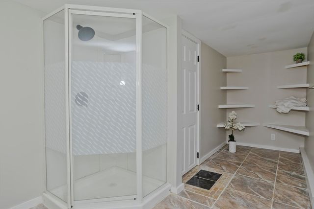 8 Summit Dr, Palmer, MA 01069