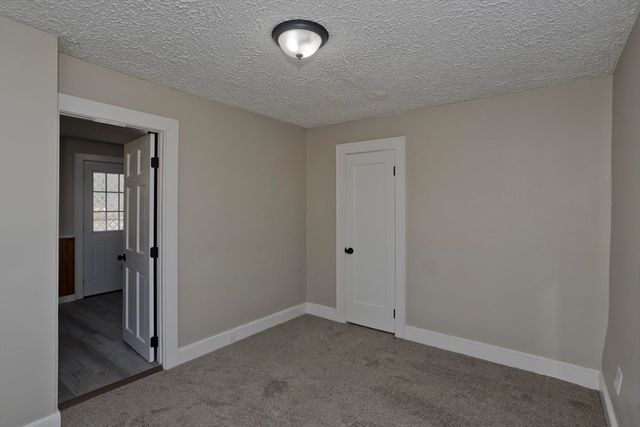 8 Summit Dr, Palmer, MA 01069