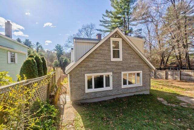 8 Summit Dr, Palmer, MA 01069