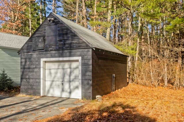 8 Summit Dr, Palmer, MA 01069