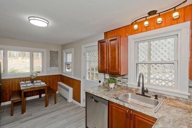 8 Summit Dr, Palmer, MA 01069