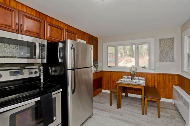 8 Summit Dr, Palmer, MA 01069