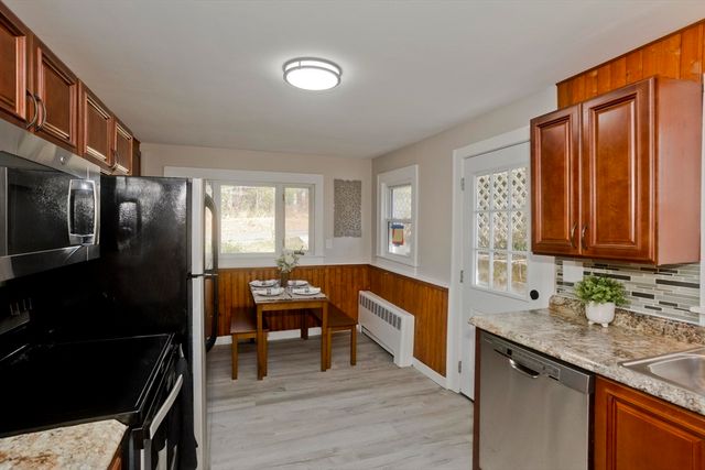 8 Summit Dr, Palmer, MA 01069