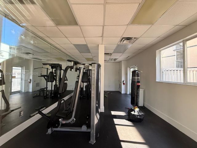6955 NW 186th St F402, Hialeah, FL 33015
