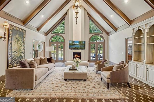 5318 Brooke Farm Drive, Dunwoody, GA 30338