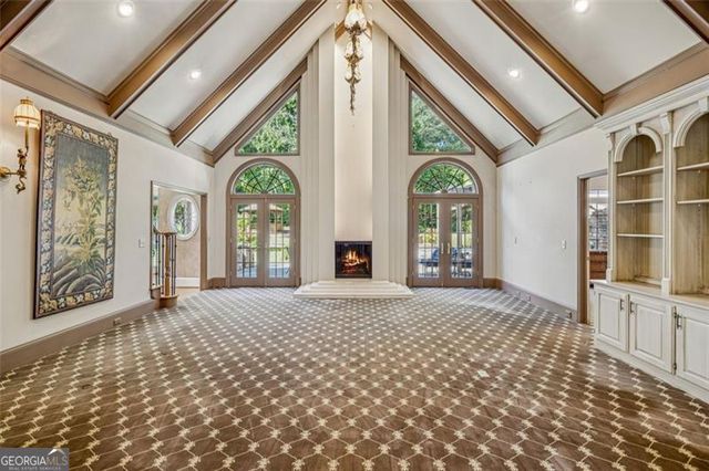 5318 Brooke Farm Drive, Dunwoody, GA 30338