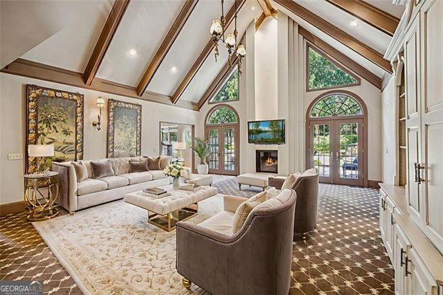 5318 Brooke Farm Drive, Dunwoody, GA 30338