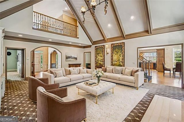 5318 Brooke Farm Drive, Dunwoody, GA 30338