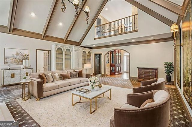 5318 Brooke Farm Drive, Dunwoody, GA 30338