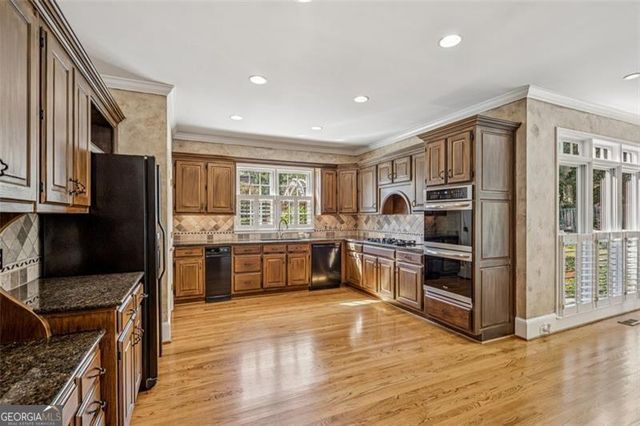 5318 Brooke Farm Drive, Dunwoody, GA 30338