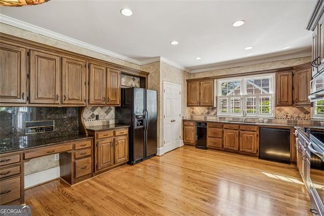 5318 Brooke Farm Drive, Dunwoody, GA 30338