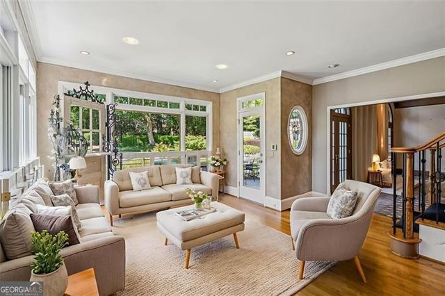 5318 Brooke Farm Drive, Dunwoody, GA 30338