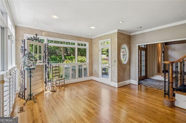 5318 Brooke Farm Drive, Dunwoody, GA 30338