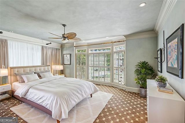 5318 Brooke Farm Drive, Dunwoody, GA 30338