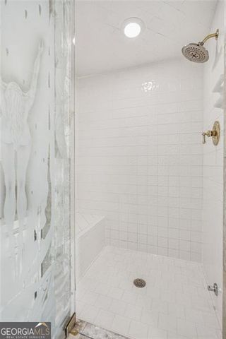 5318 Brooke Farm Drive, Dunwoody, GA 30338