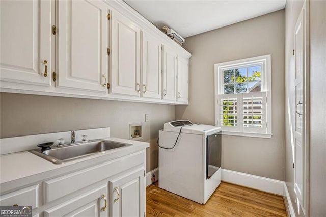 5318 Brooke Farm Drive, Dunwoody, GA 30338