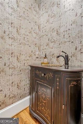 5318 Brooke Farm Drive, Dunwoody, GA 30338