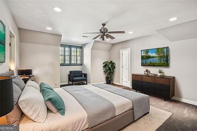 5318 Brooke Farm Drive, Dunwoody, GA 30338