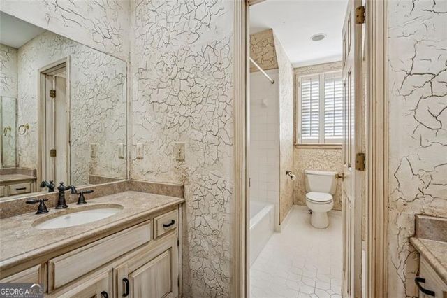 5318 Brooke Farm Drive, Dunwoody, GA 30338