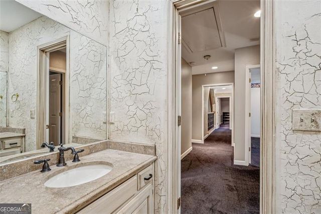 5318 Brooke Farm Drive, Dunwoody, GA 30338