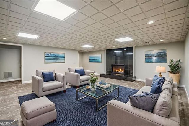 5318 Brooke Farm Drive, Dunwoody, GA 30338