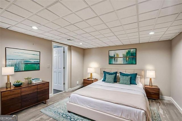 5318 Brooke Farm Drive, Dunwoody, GA 30338