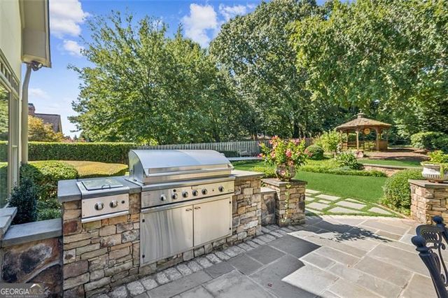 5318 Brooke Farm Drive, Dunwoody, GA 30338