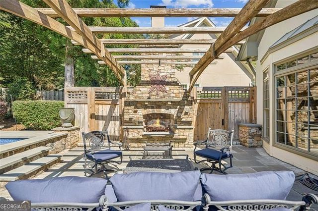 5318 Brooke Farm Drive, Dunwoody, GA 30338