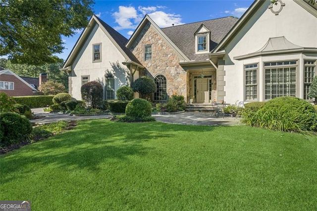 5318 Brooke Farm Drive, Dunwoody, GA 30338