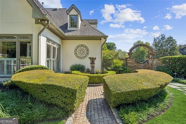 5318 Brooke Farm Drive, Dunwoody, GA 30338