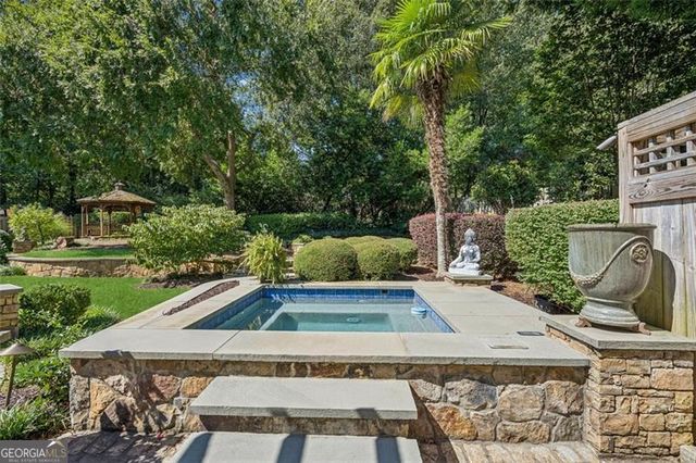 5318 Brooke Farm Drive, Dunwoody, GA 30338