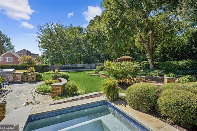 5318 Brooke Farm Drive, Dunwoody, GA 30338