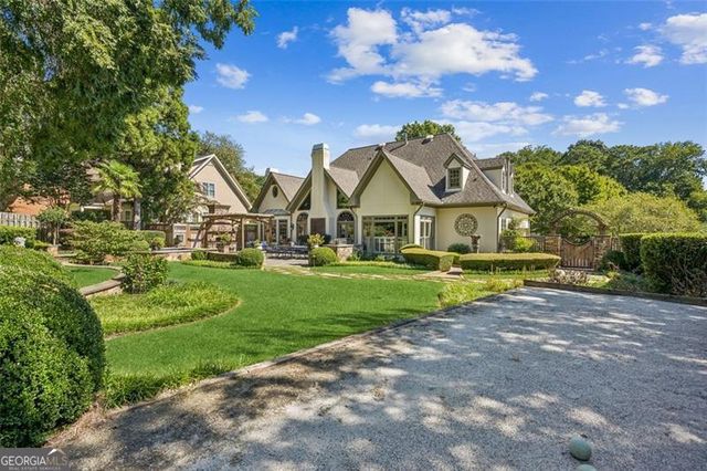 5318 Brooke Farm Drive, Dunwoody, GA 30338