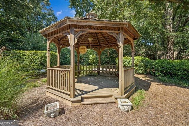 5318 Brooke Farm Drive, Dunwoody, GA 30338