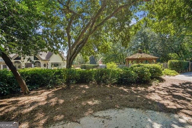 5318 Brooke Farm Drive, Dunwoody, GA 30338