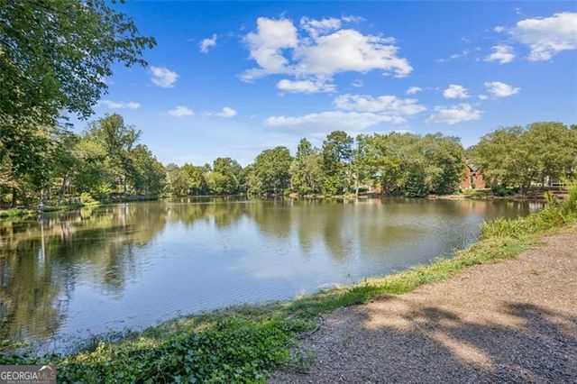 5318 Brooke Farm Drive, Dunwoody, GA 30338