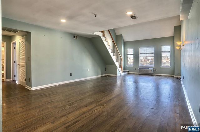 54 Polk P3, Newark, NJ 07105