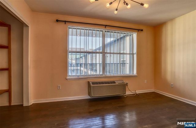 54 Polk P3, Newark, NJ 07105