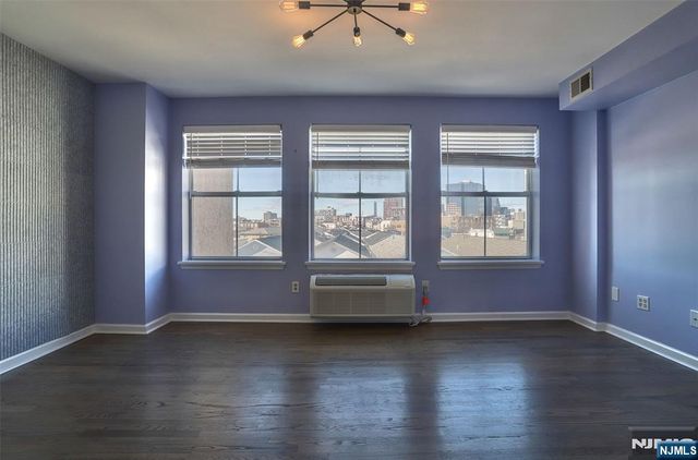 54 Polk P3, Newark, NJ 07105