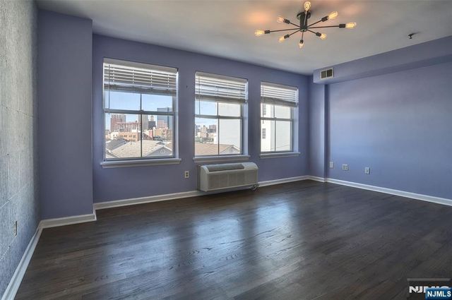 54 Polk P3, Newark, NJ 07105